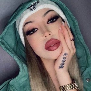 Meet your Posher, Azucena